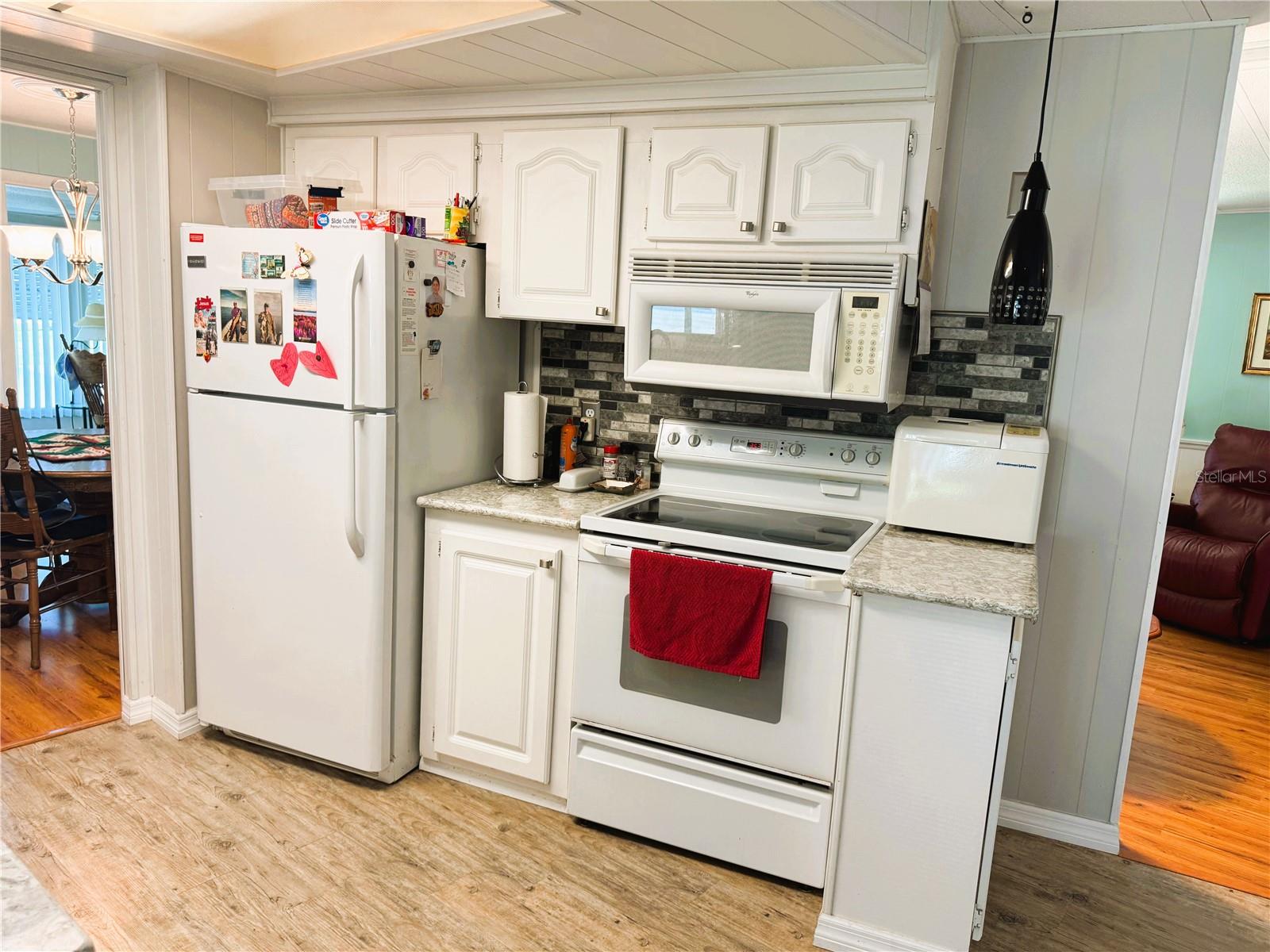 121 BOUGAINVILLEA DR, LEESBURG, FL, 34748