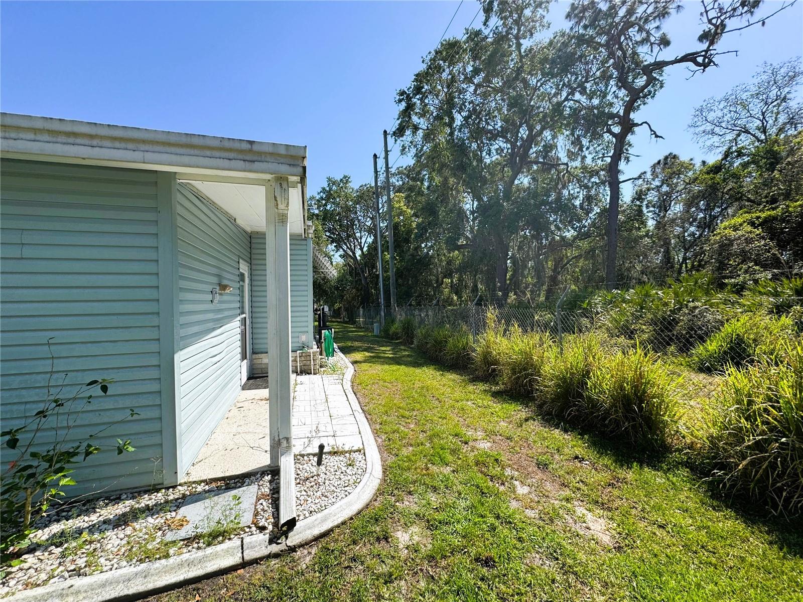 121 BOUGAINVILLEA DR, LEESBURG, FL, 34748