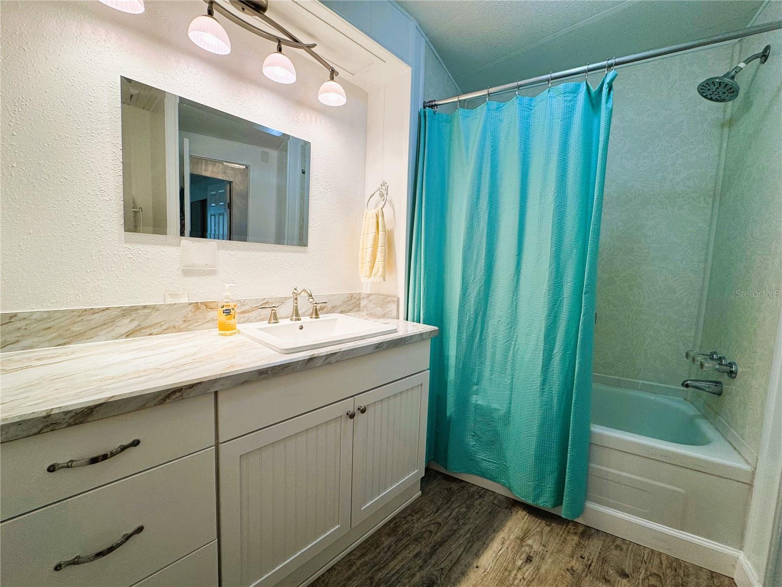 121 BOUGAINVILLEA DR, LEESBURG, FL, 34748