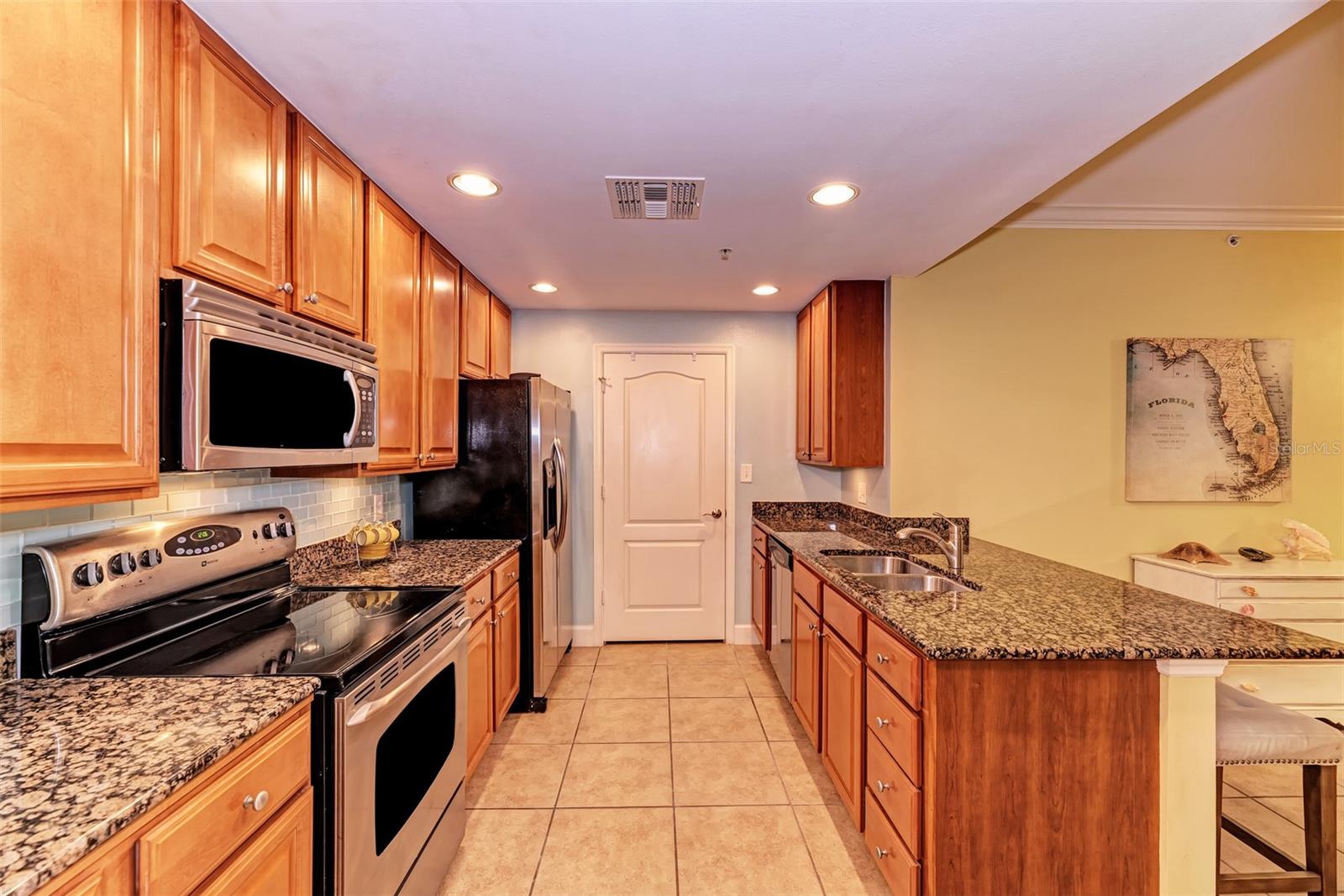 808 3RD AVE W #605, BRADENTON, FL, 34205