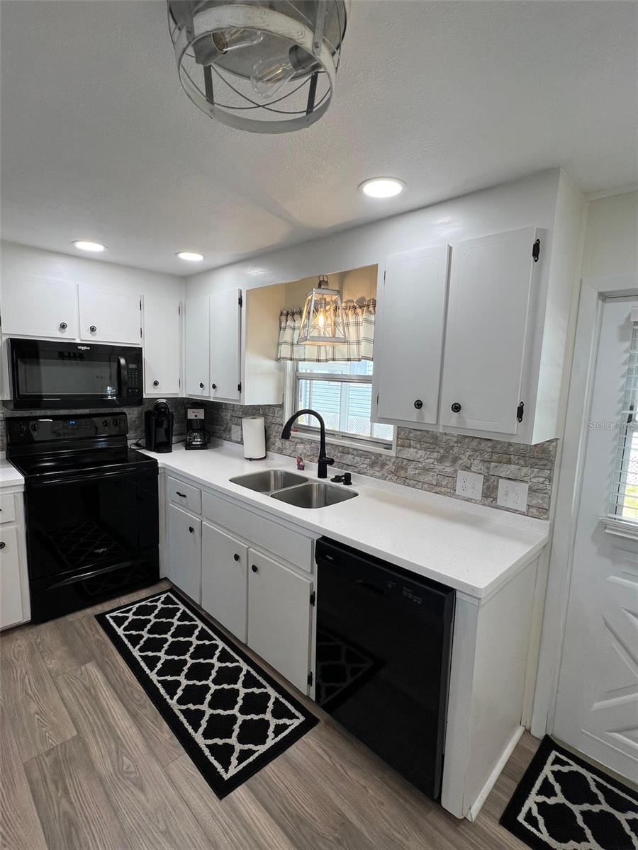 825 COCONUT PALM ST, LARGO, FL, 33778