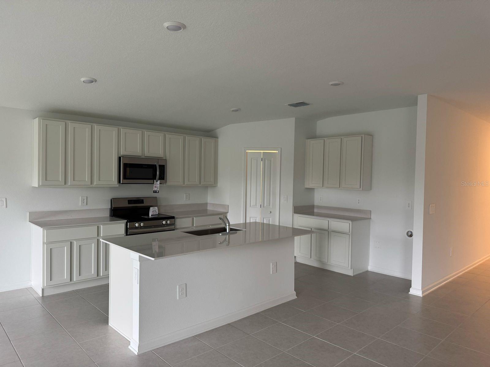 2073 LASSO LOOP, EAGLE LAKE, FL, 33839