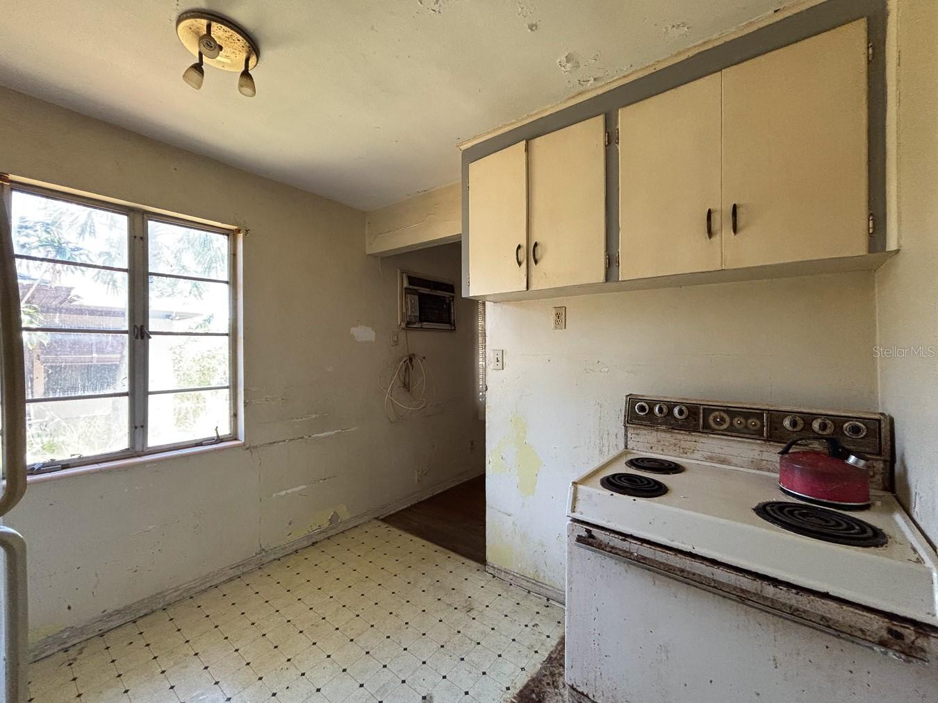 655 36TH AVE S, ST PETERSBURG, FL, 33705