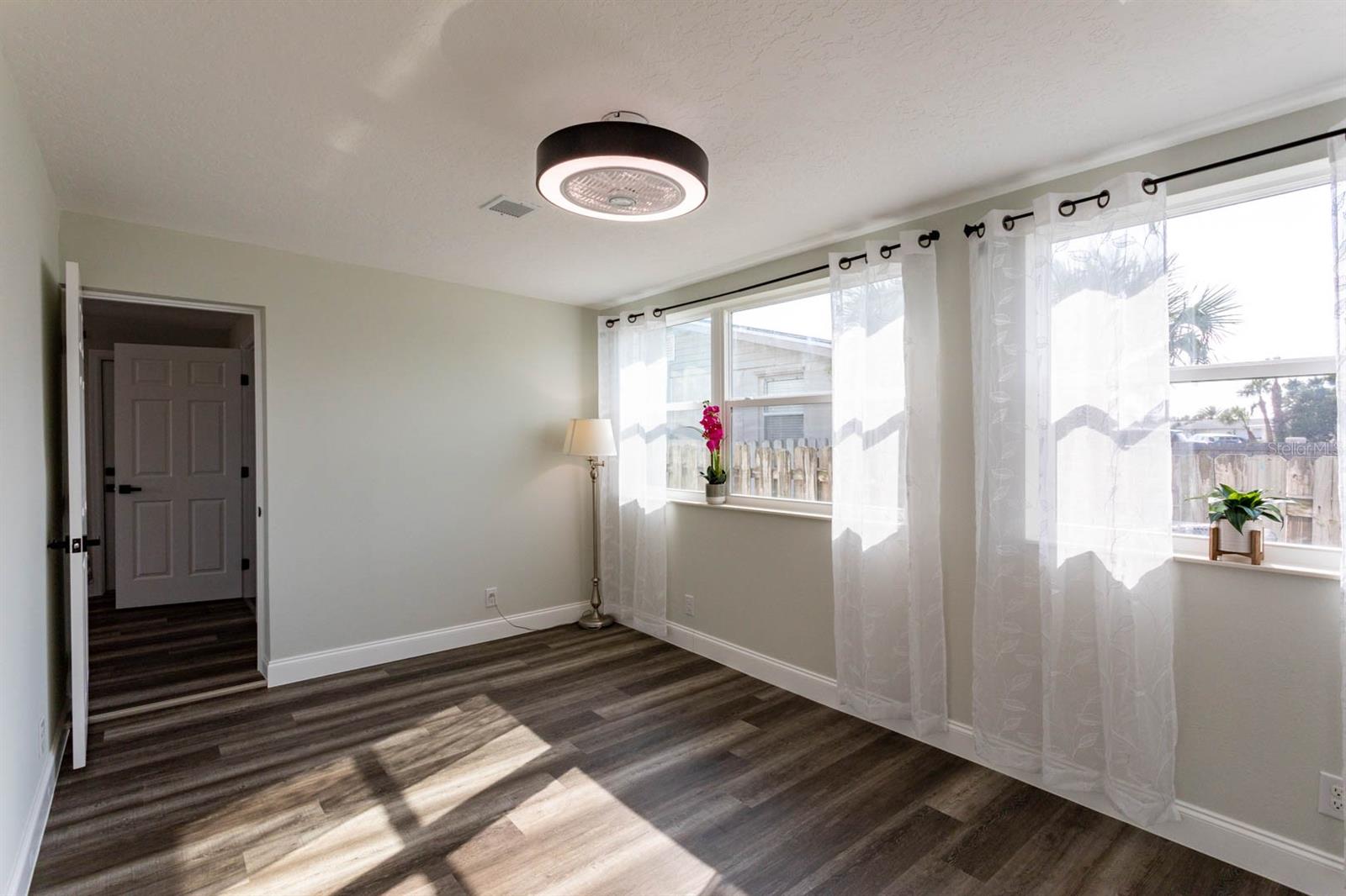 8 PALM DR, ORMOND BEACH, FL, 32176