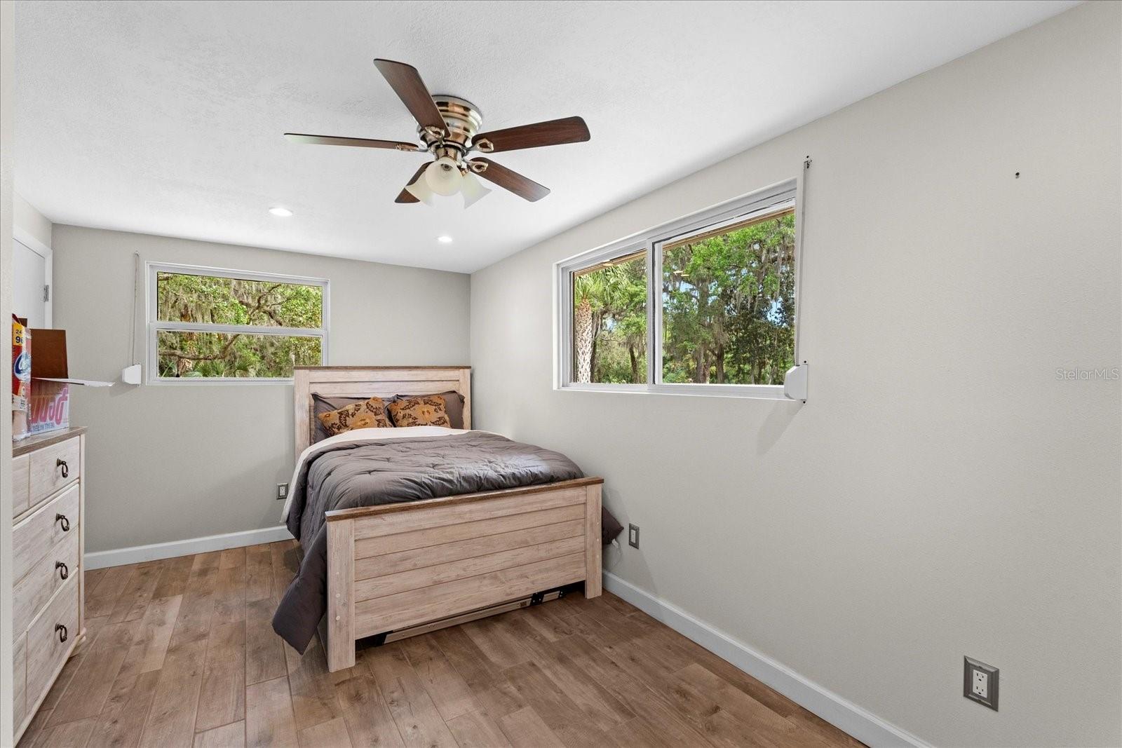 800 HIDDEN OAKS LN, OAK HILL, FL, 32759