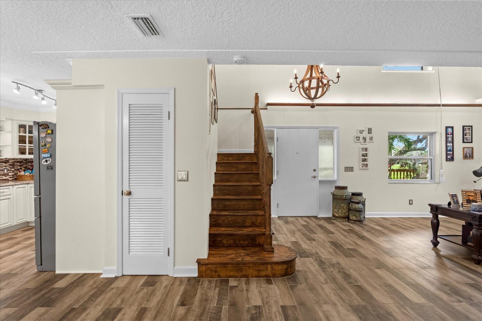 800 HIDDEN OAKS LN, OAK HILL, FL, 32759