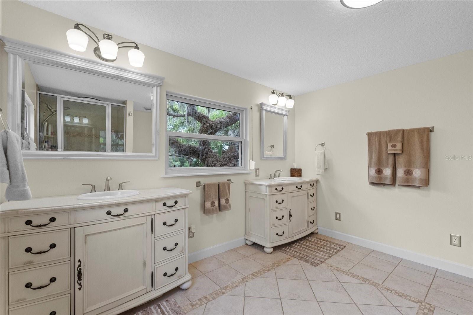 800 HIDDEN OAKS LN, OAK HILL, FL, 32759