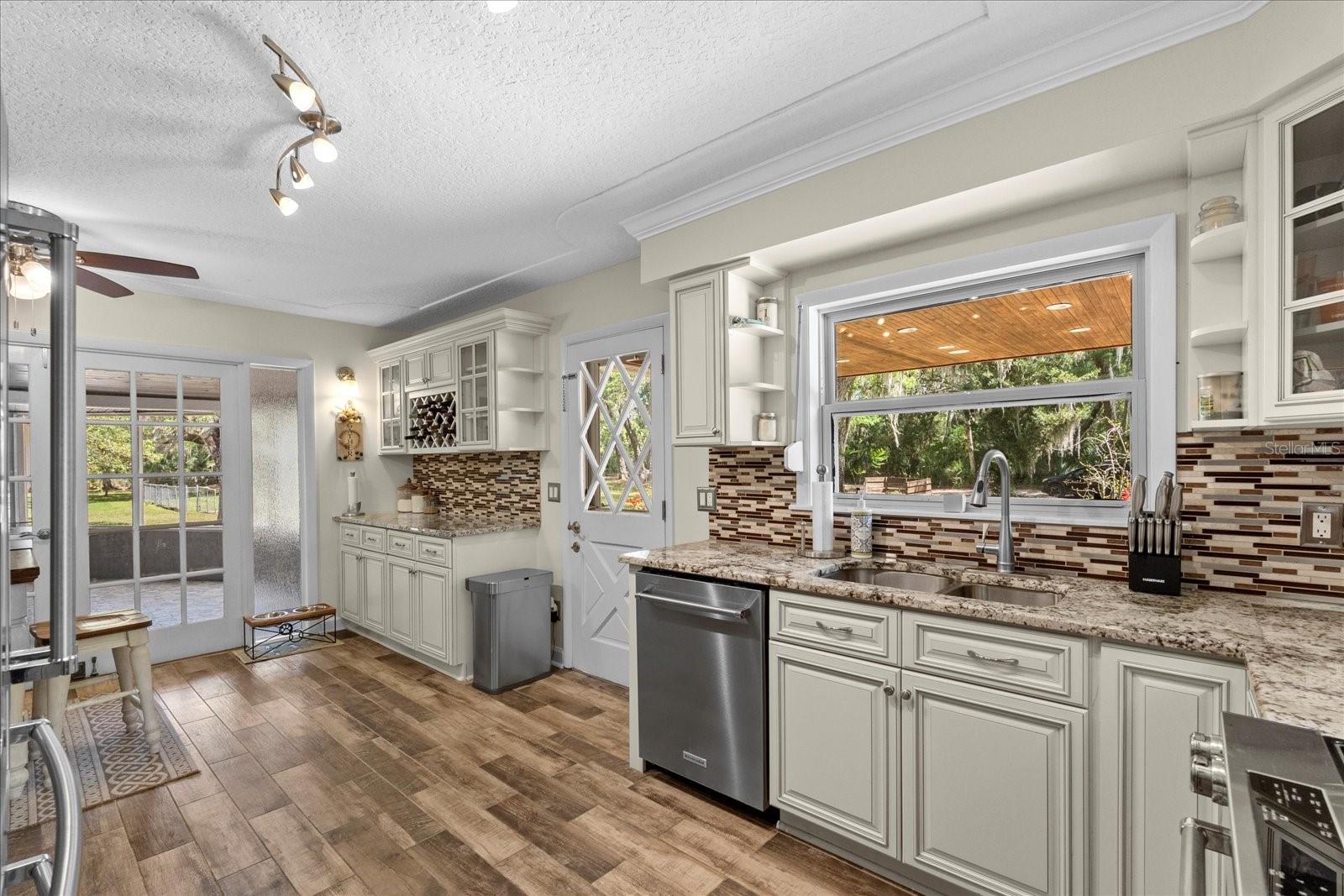 800 HIDDEN OAKS LN, OAK HILL, FL, 32759