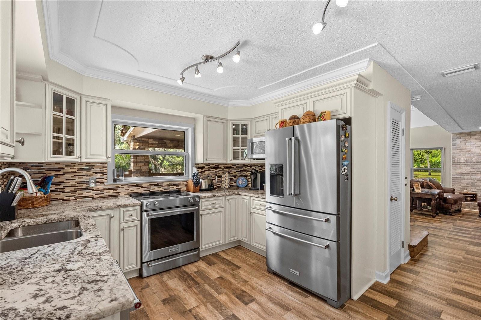 800 HIDDEN OAKS LN, OAK HILL, FL, 32759