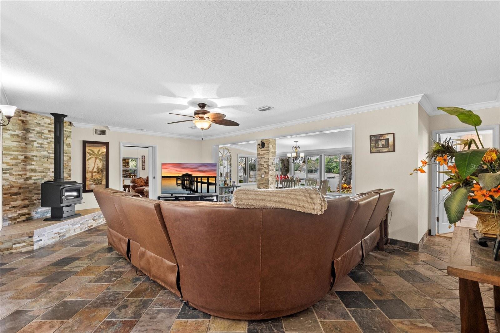 800 HIDDEN OAKS LN, OAK HILL, FL, 32759