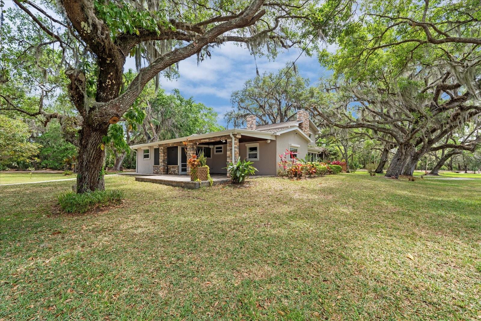 800 HIDDEN OAKS LN, OAK HILL, FL, 32759
