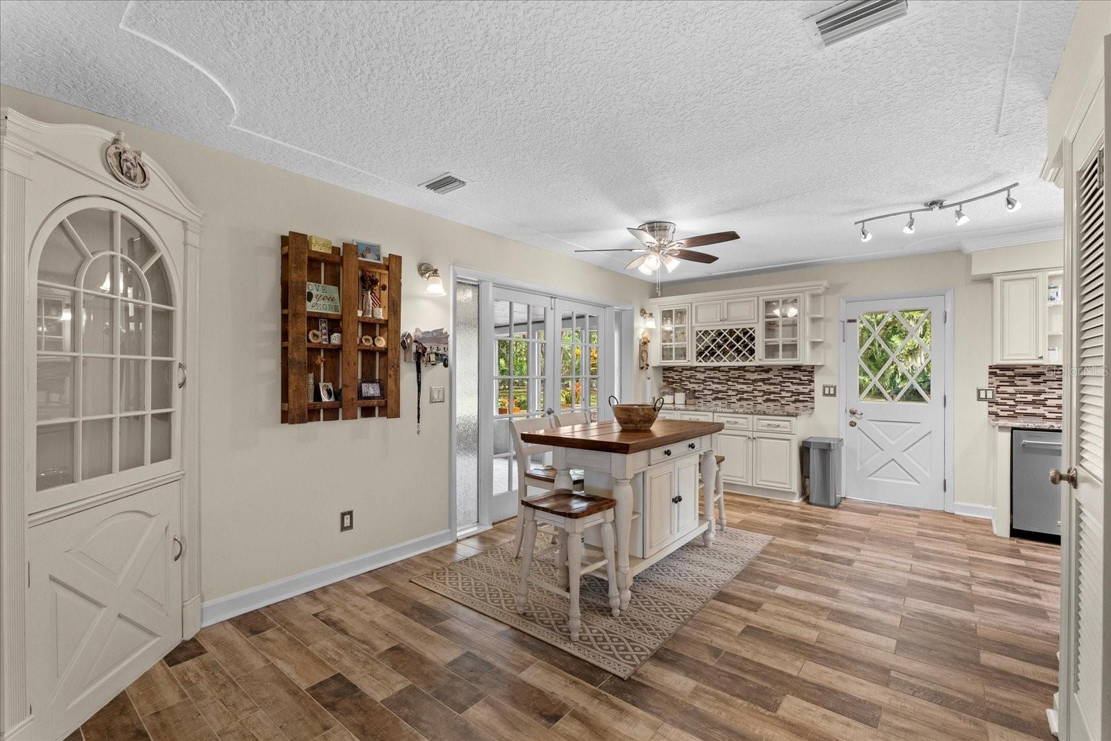 800 HIDDEN OAKS LN, OAK HILL, FL, 32759