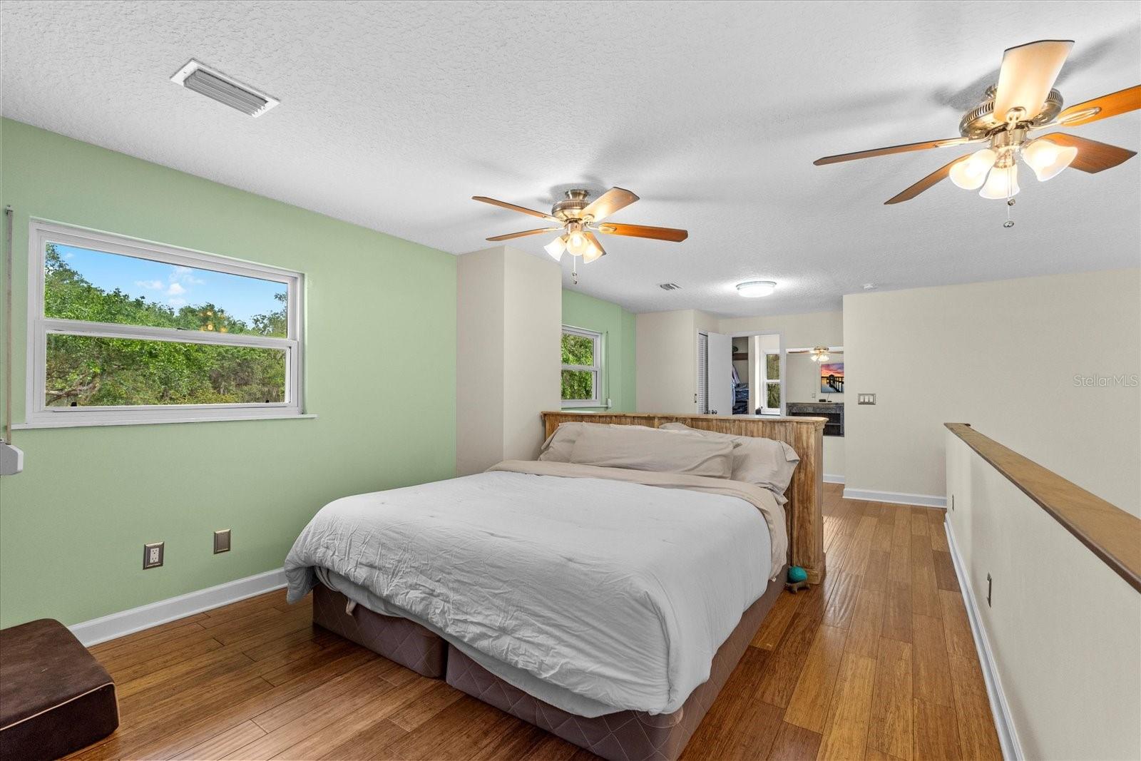 800 HIDDEN OAKS LN, OAK HILL, FL, 32759