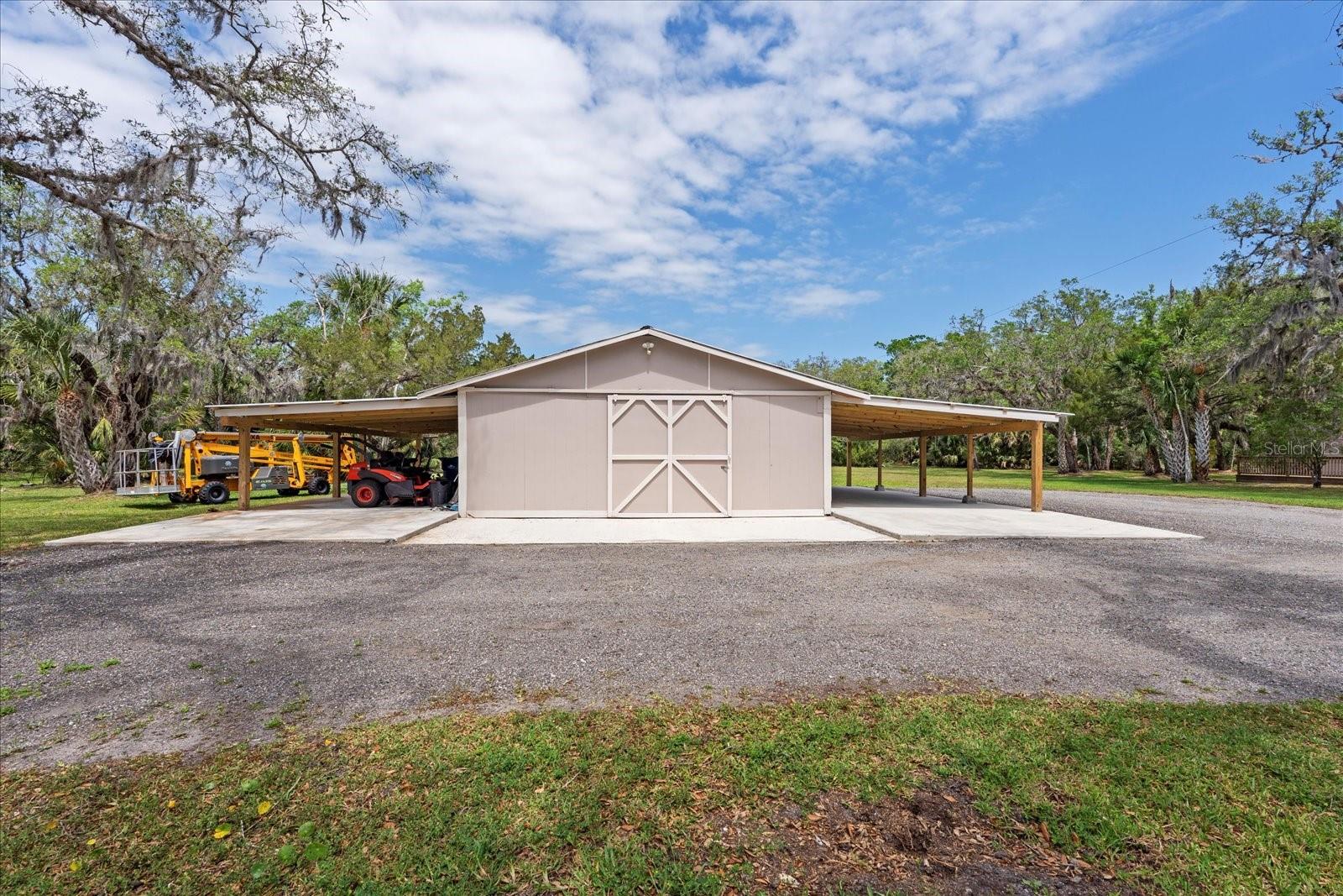 800 HIDDEN OAKS LN, OAK HILL, FL, 32759