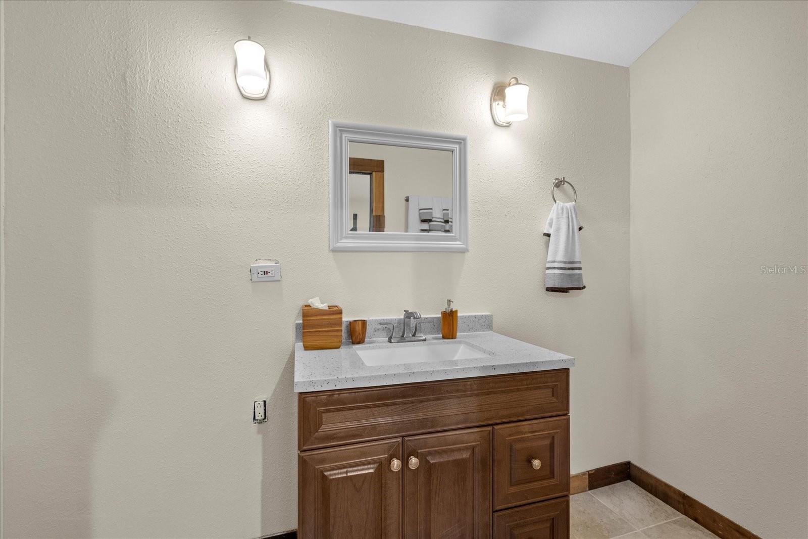 800 HIDDEN OAKS LN, OAK HILL, FL, 32759