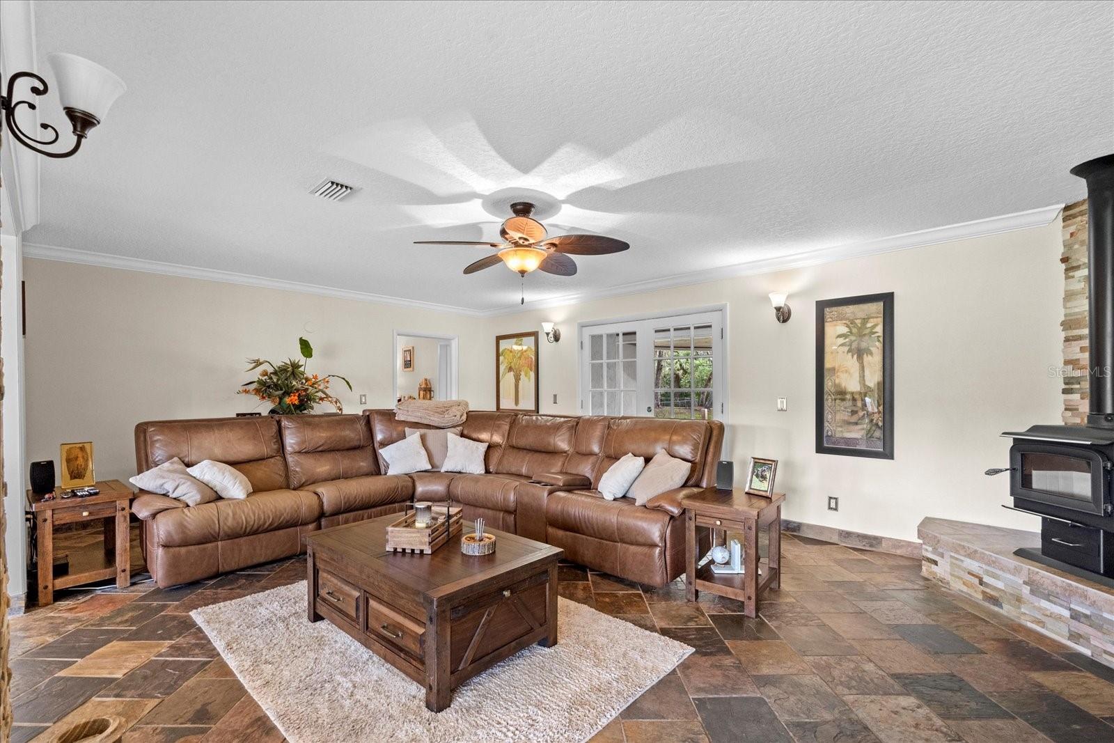 800 HIDDEN OAKS LN, OAK HILL, FL, 32759