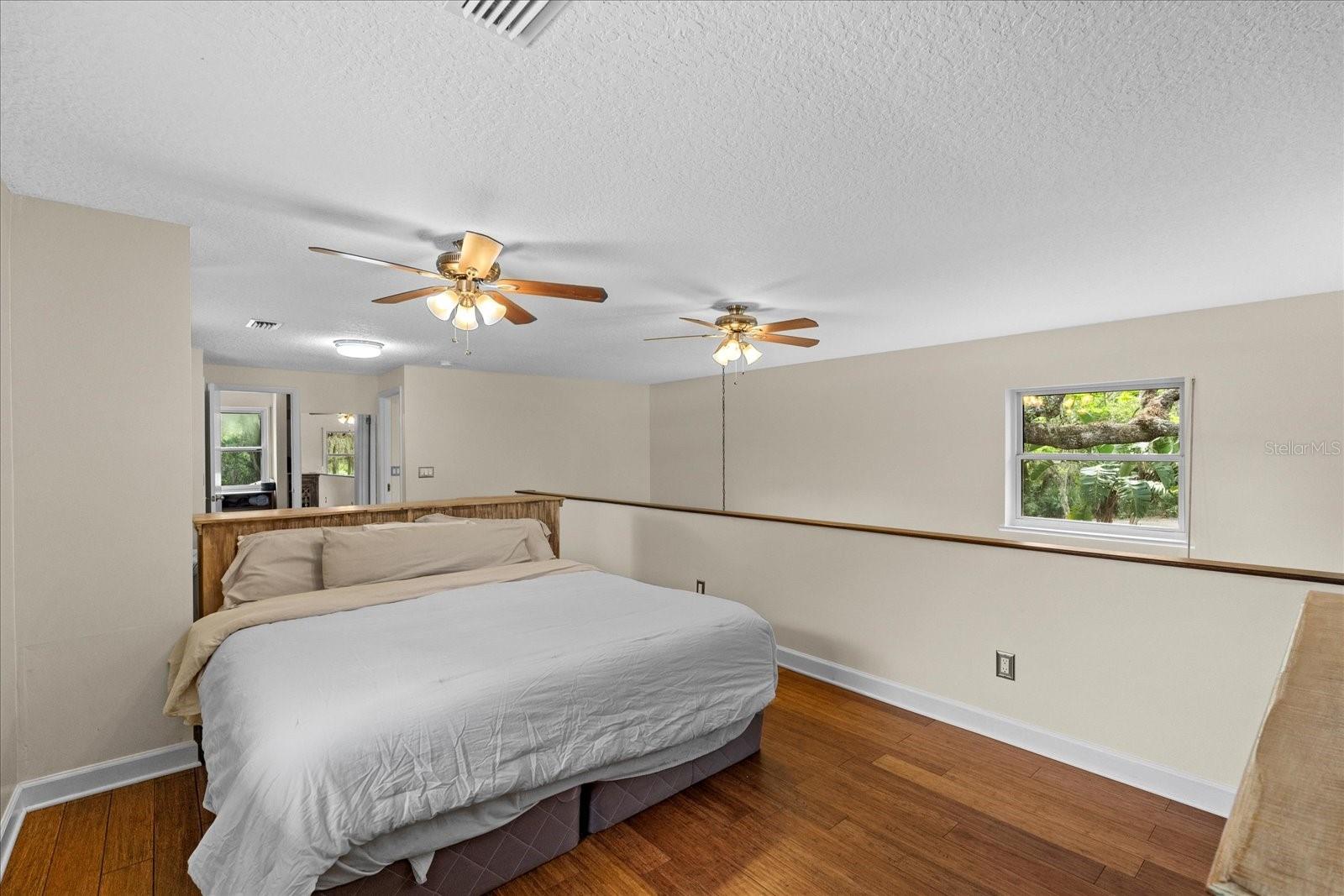 800 HIDDEN OAKS LN, OAK HILL, FL, 32759