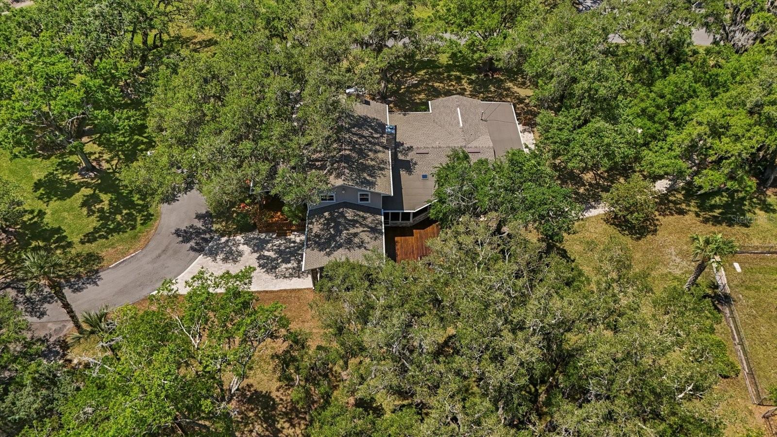 800 HIDDEN OAKS LN, OAK HILL, FL, 32759