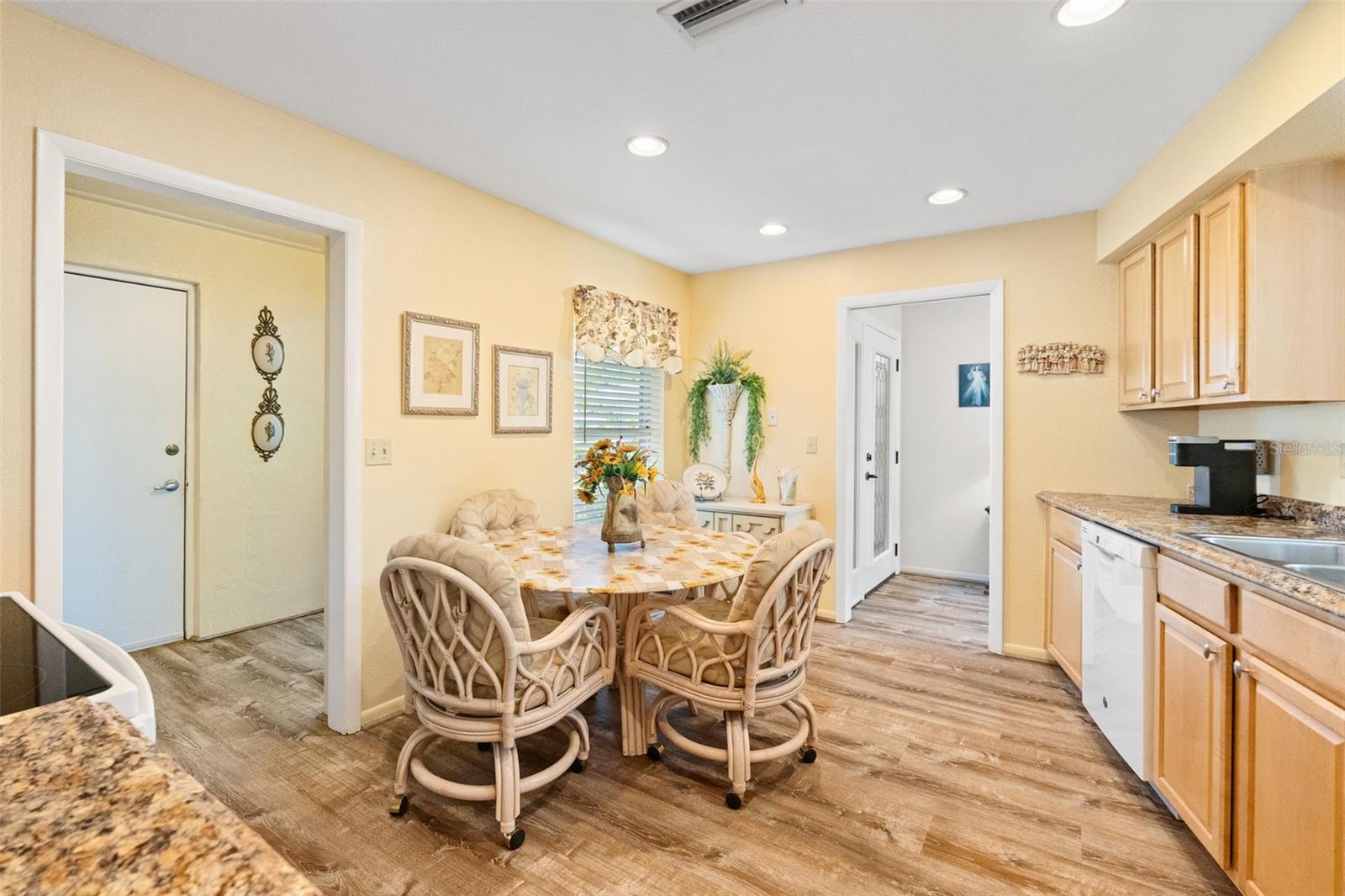 3921 CENTER GATE CIR #11, SARASOTA, FL, 34233