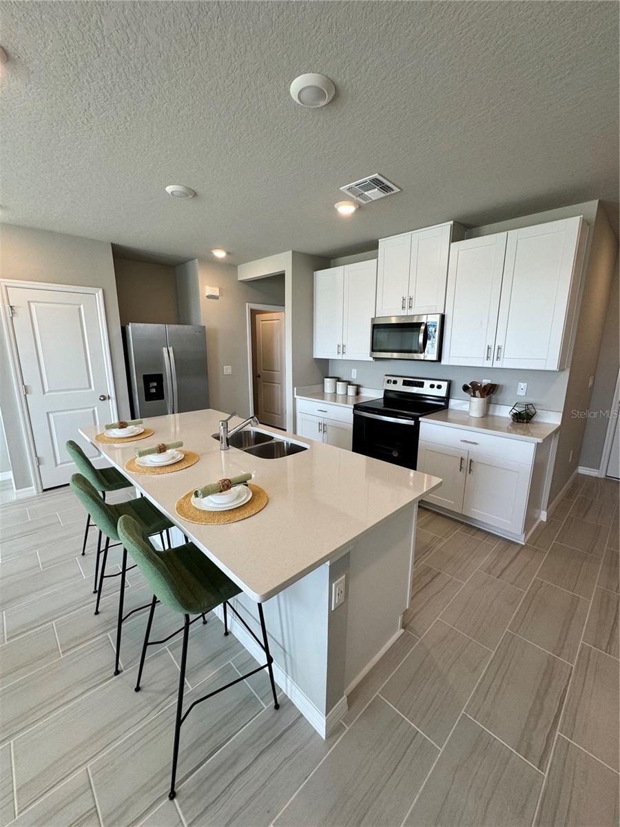 7735 MOMENTUM PARKWAY, WESLEY CHAPEL, FL, 33545