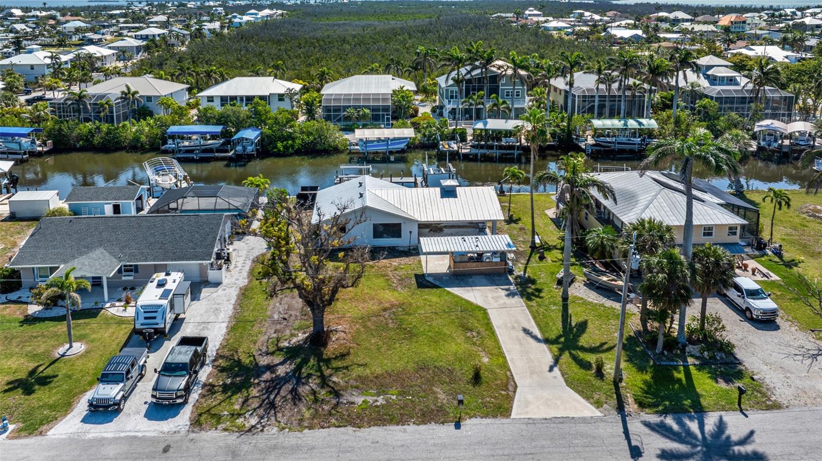 2560 BAYBREEZE ST, ST JAMES CITY, FL, 33956