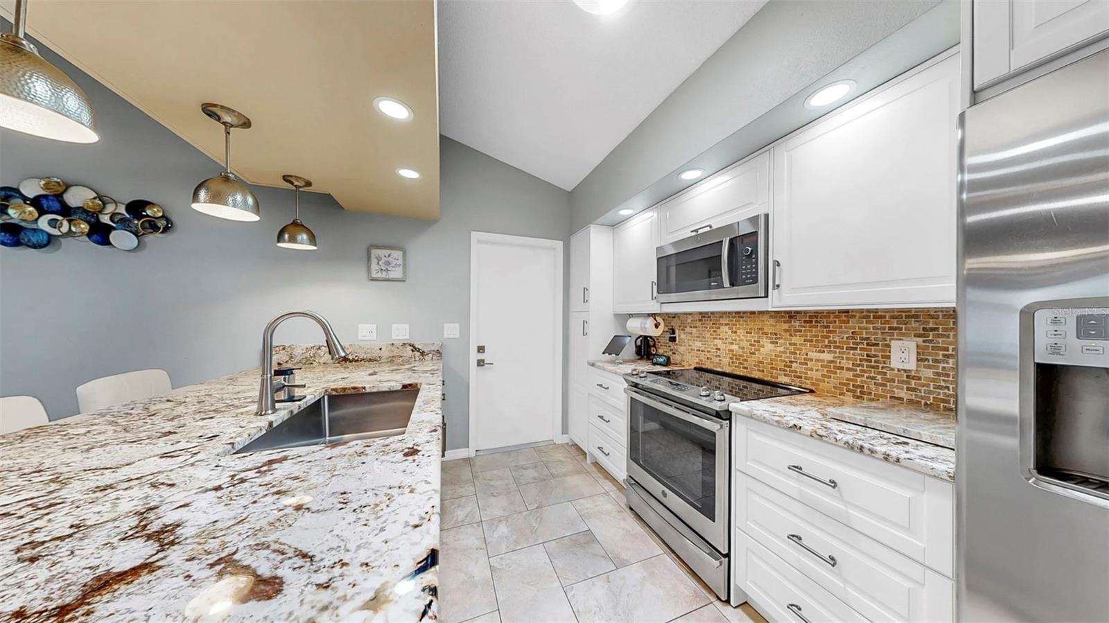 1613 E DEL WEBB BLVD, SUN CITY CENTER, FL, 33573