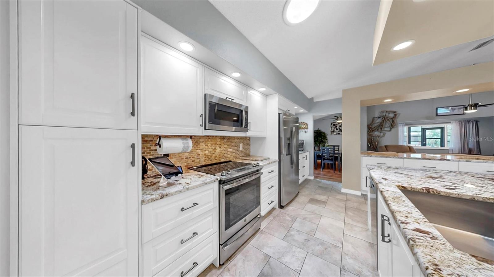 1613 E DEL WEBB BLVD, SUN CITY CENTER, FL, 33573