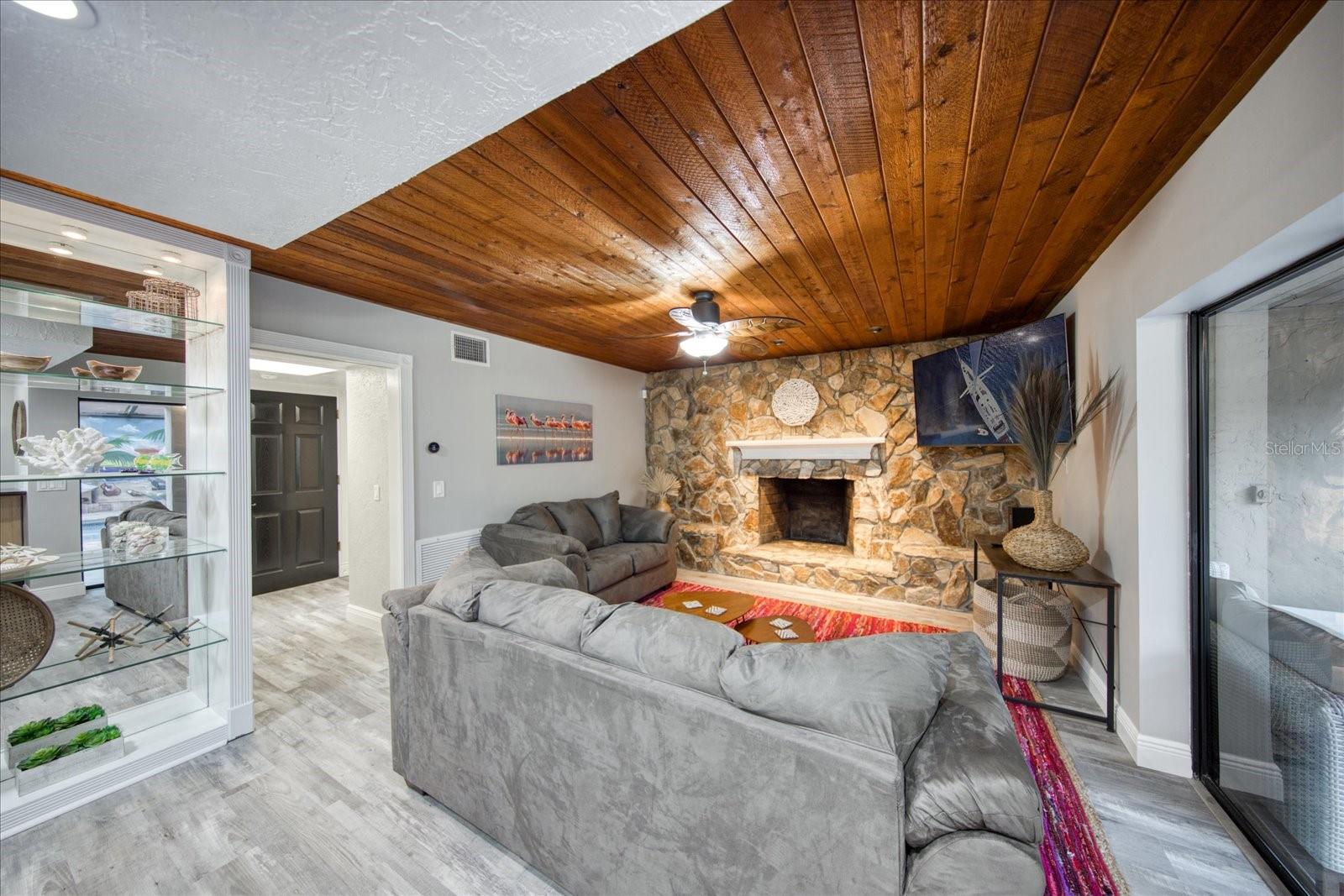 13703 OAK FOREST BLVD N, SEMINOLE, FL, 33776