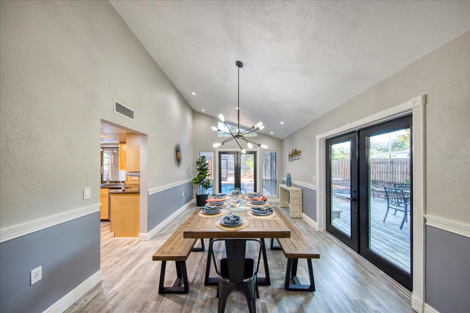 13703 OAK FOREST BLVD N, SEMINOLE, FL, 33776