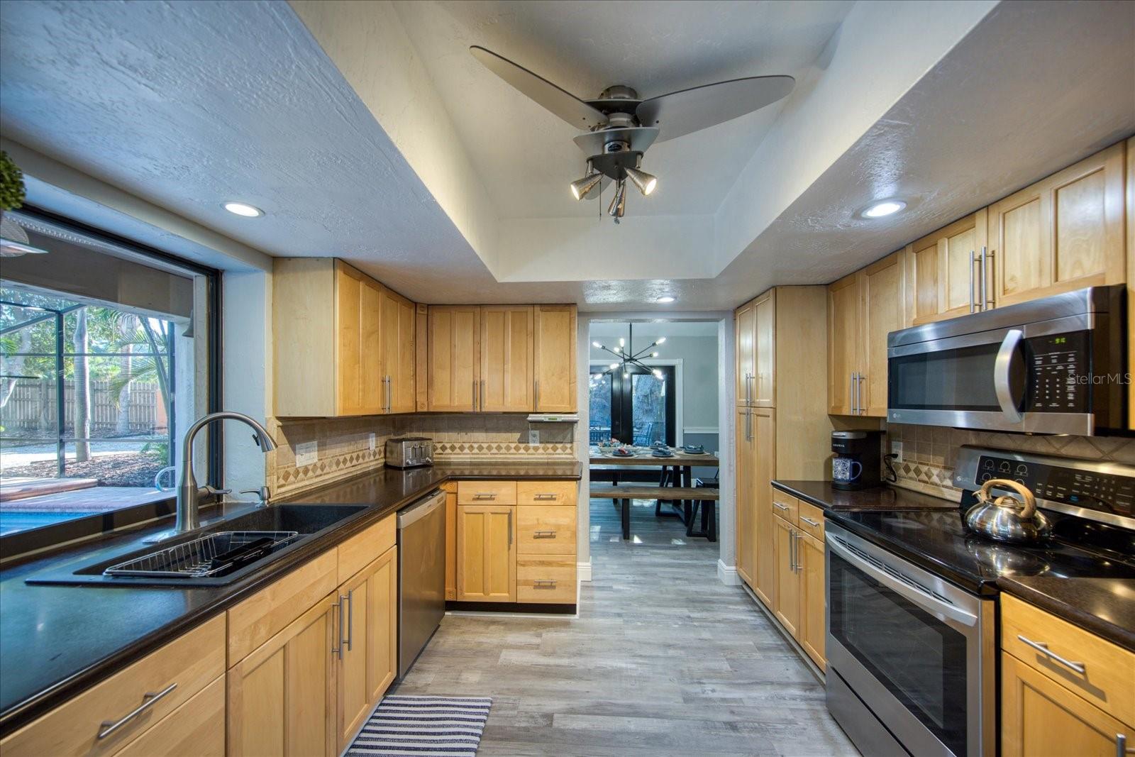 13703 OAK FOREST BLVD N, SEMINOLE, FL, 33776