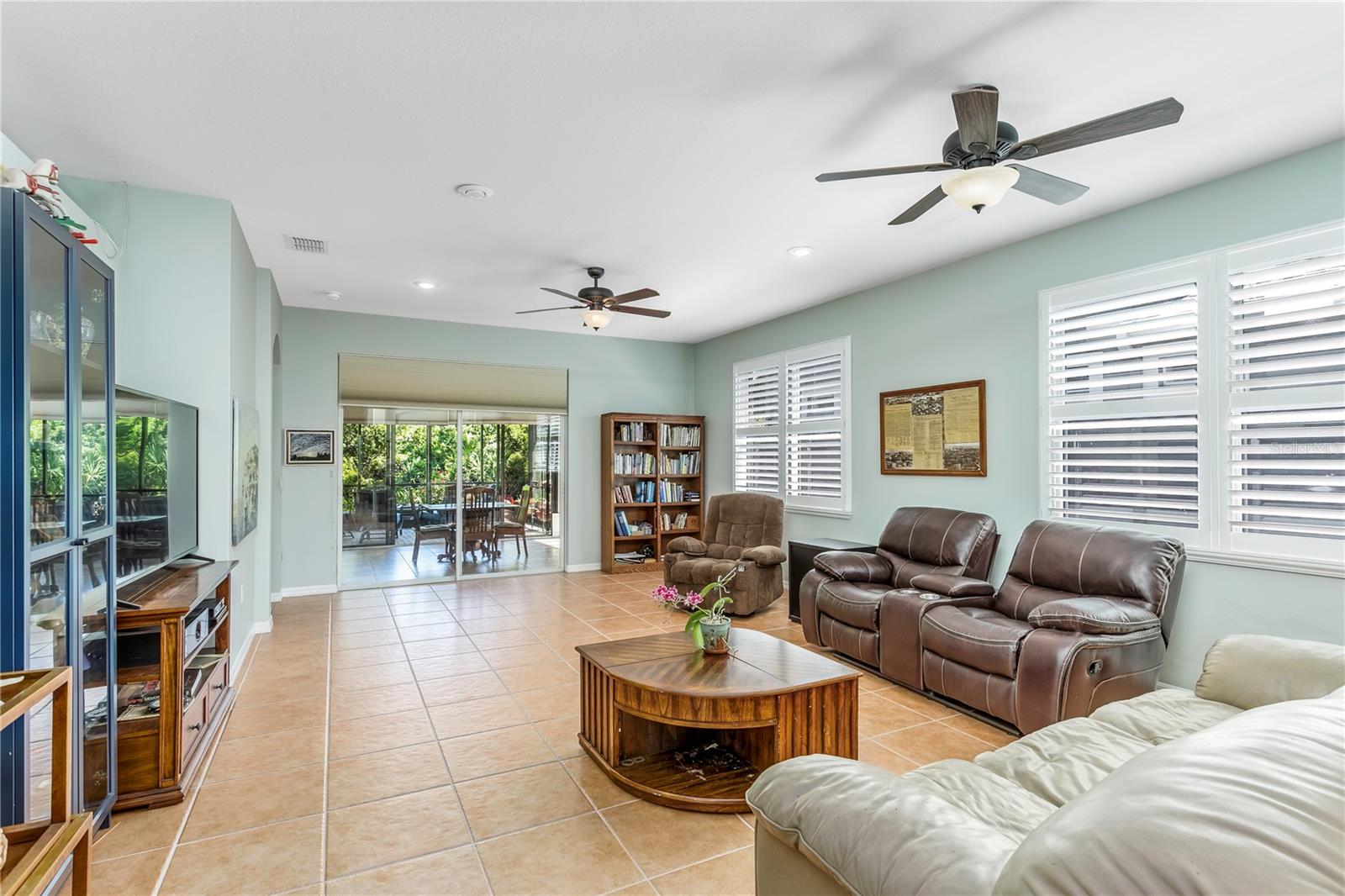 Dining room/ Living room