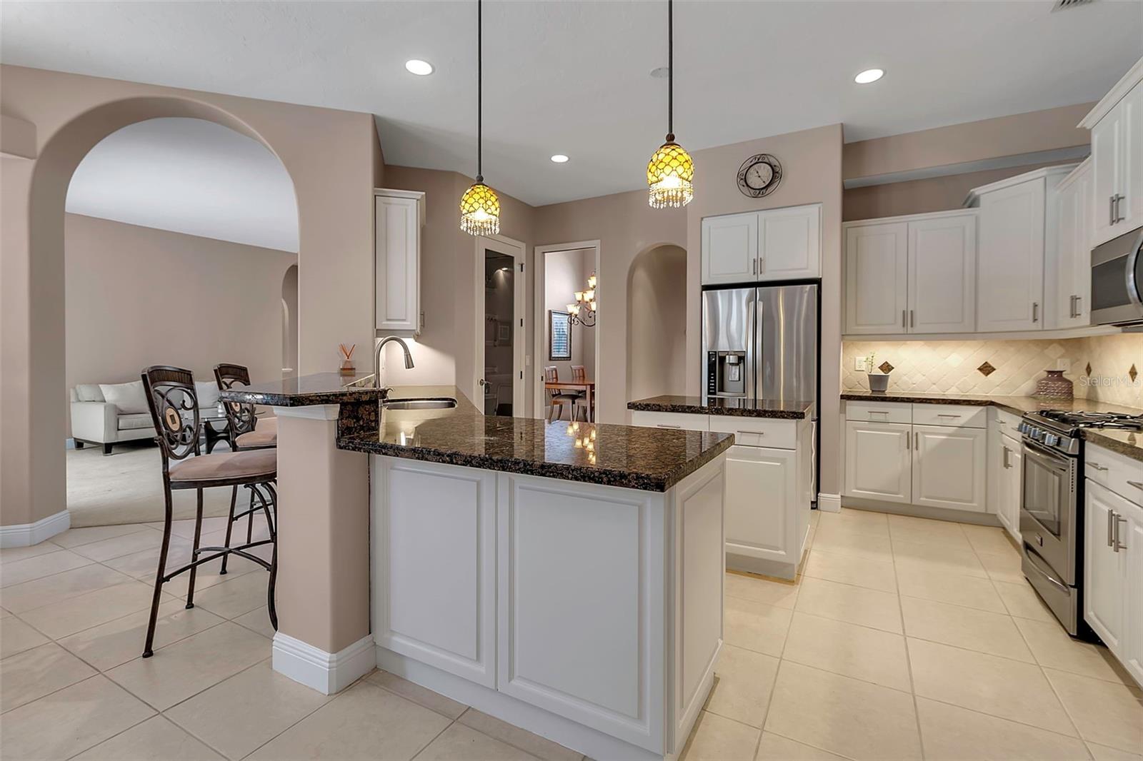 A4649005 Property Photo