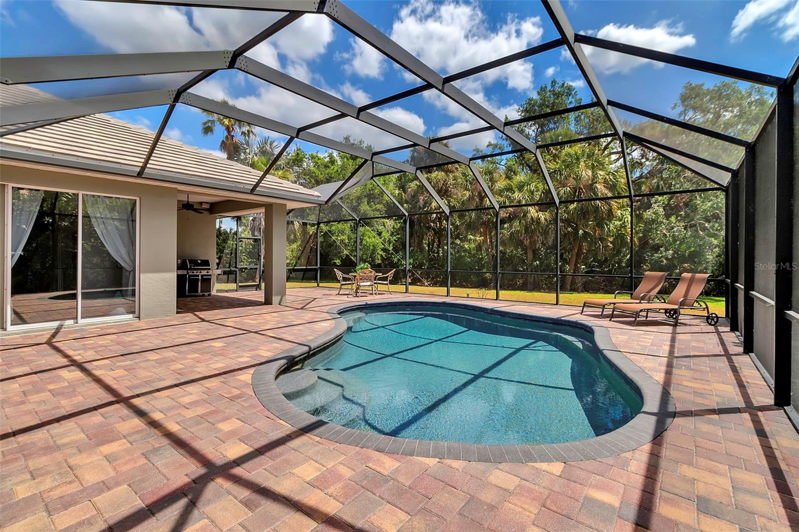 A4649005 Property Photo