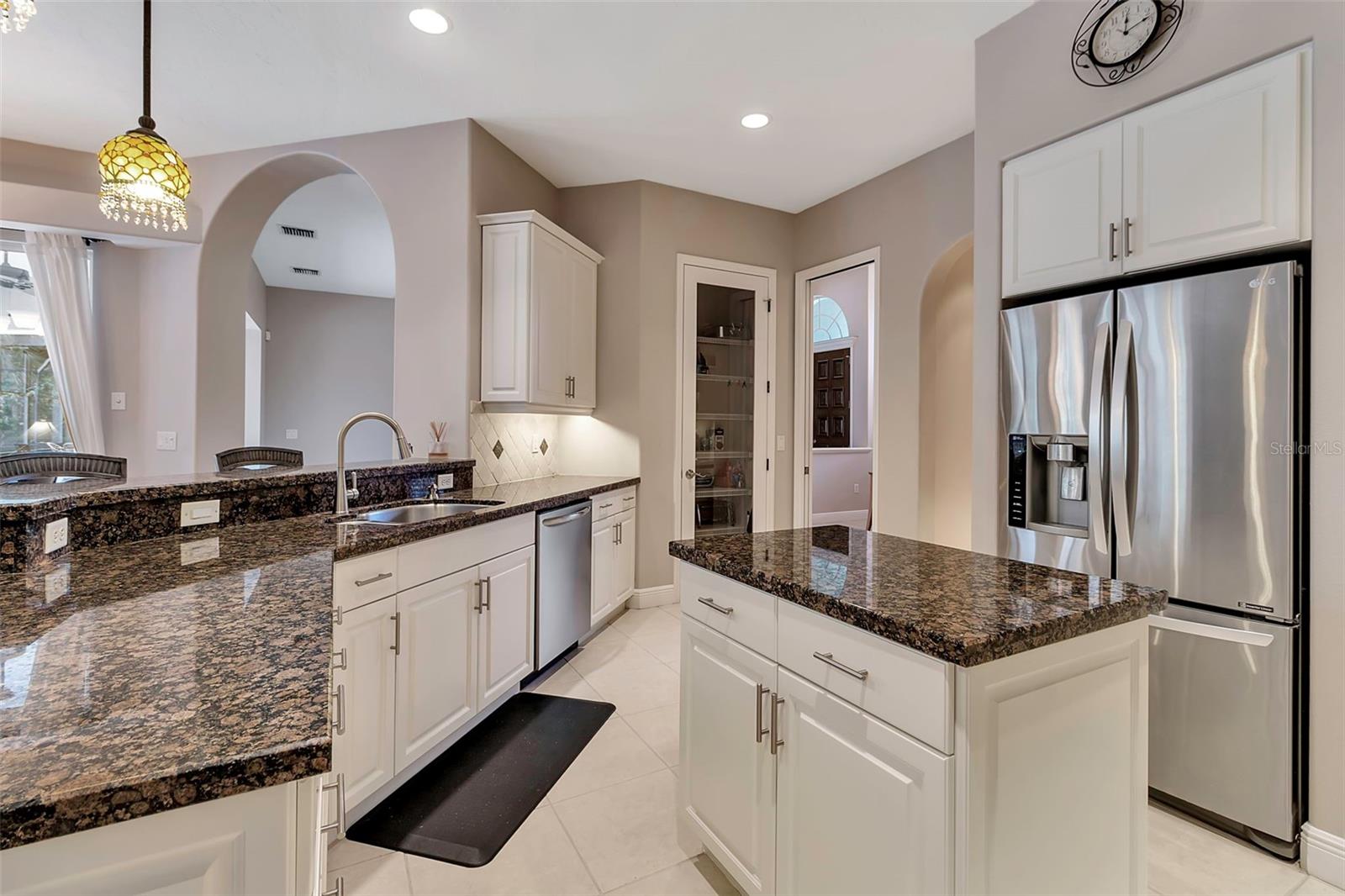 A4649005 Property Photo