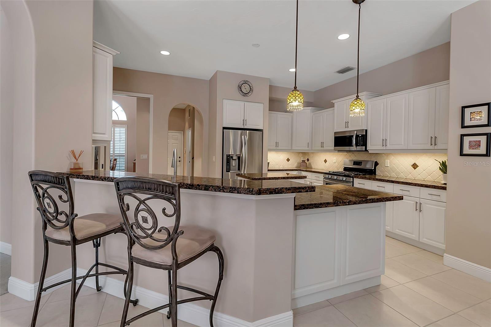 A4649005 Property Photo