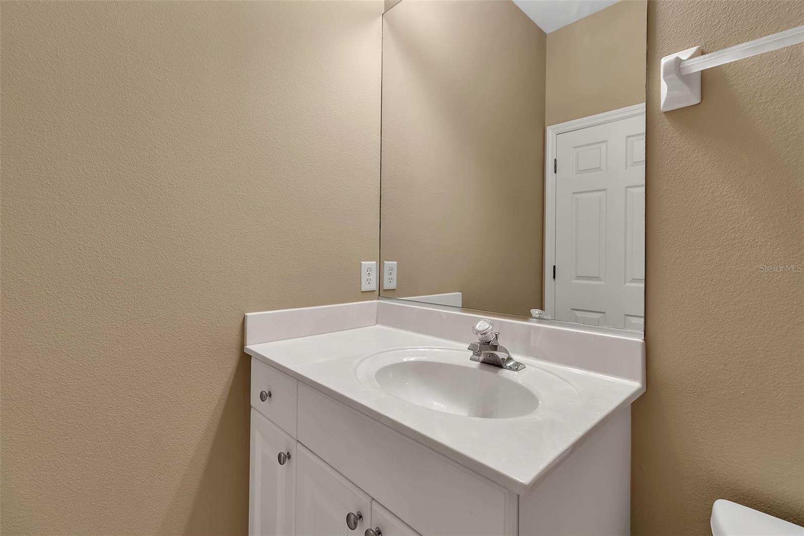 A4649005 Property Photo