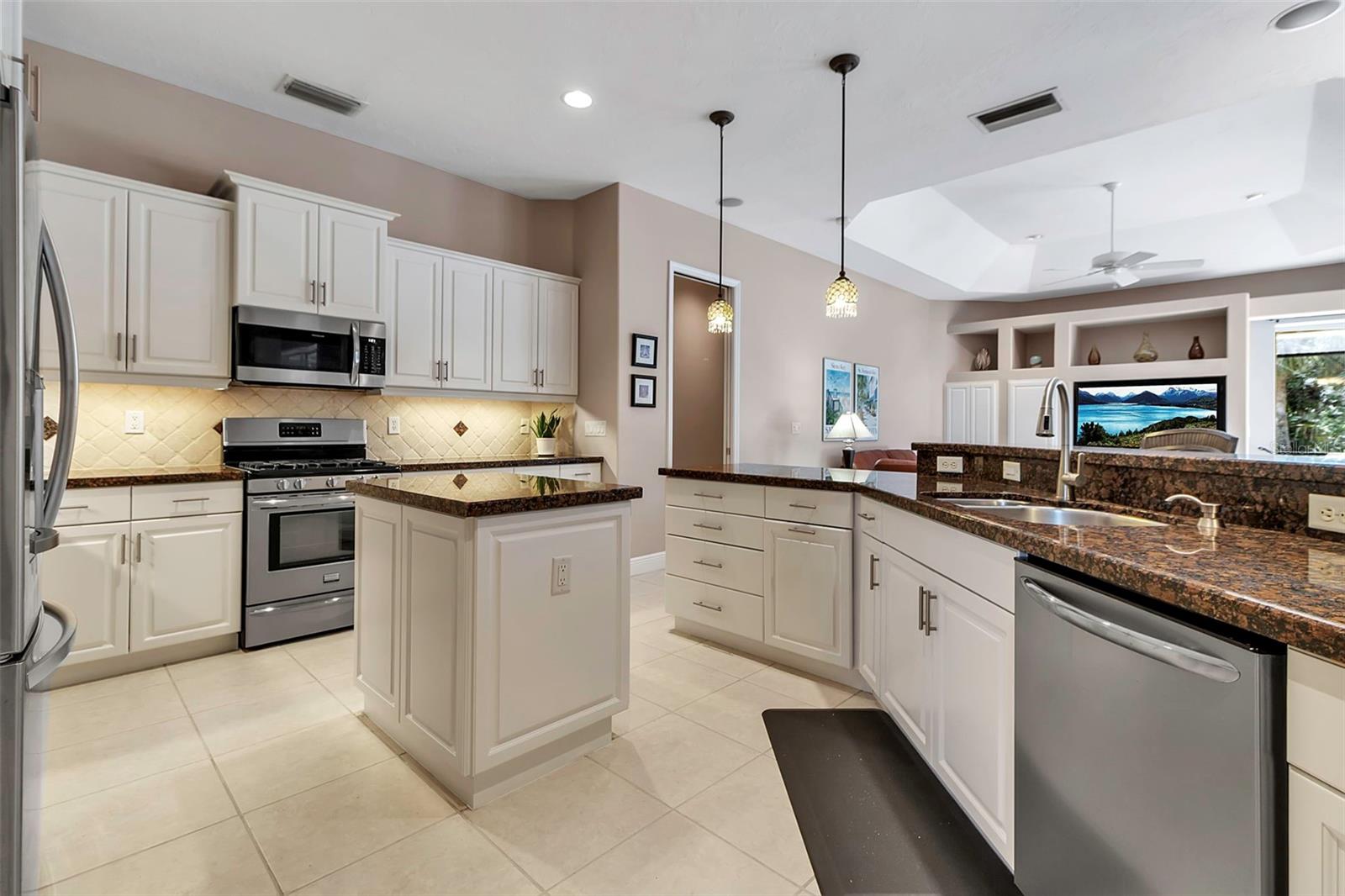 A4649005 Property Photo