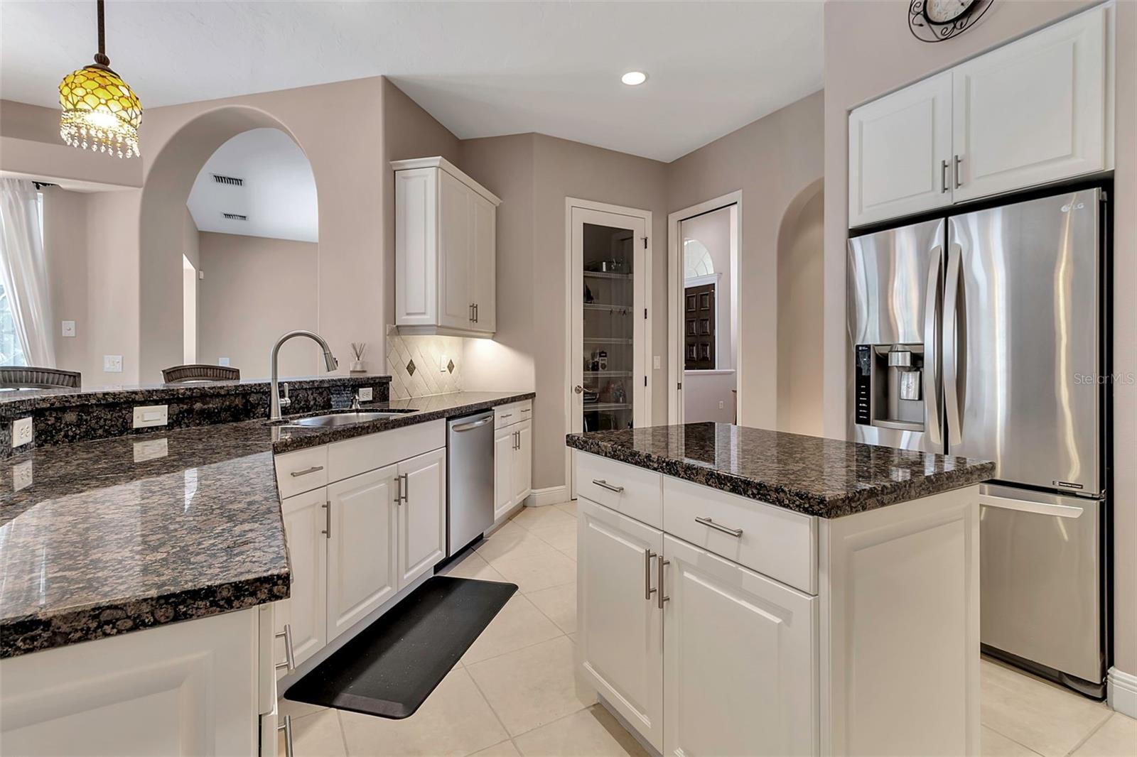 A4649005 Property Photo
