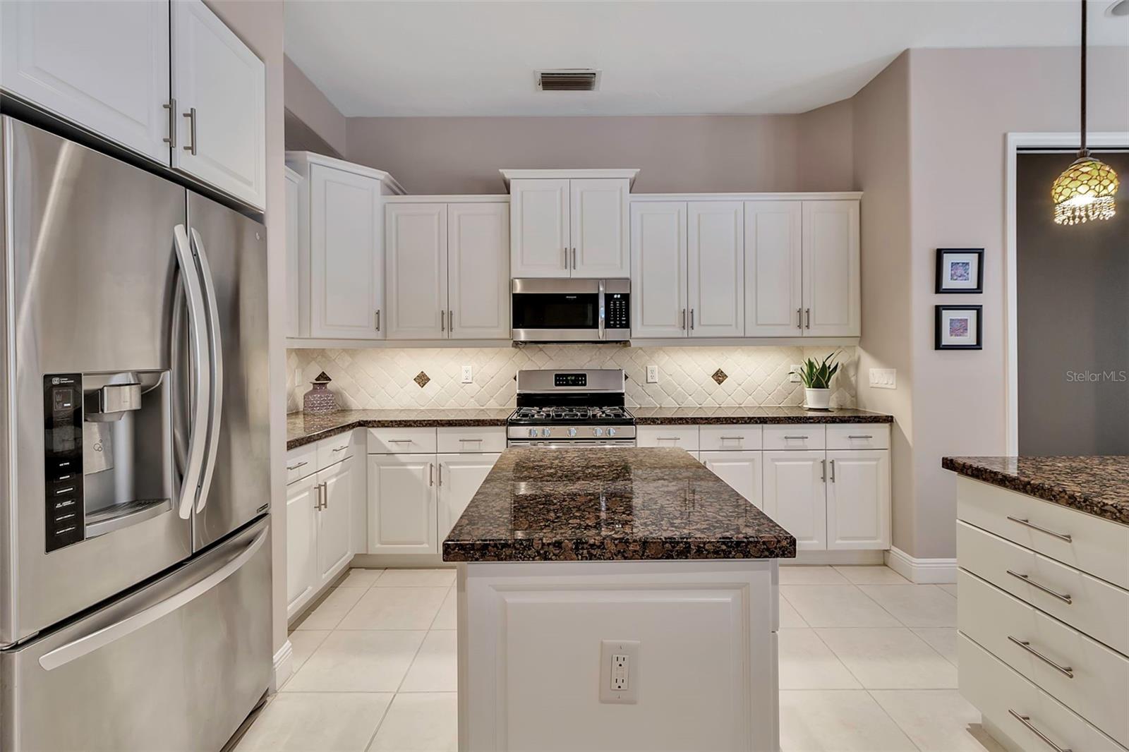 A4649005 Property Photo
