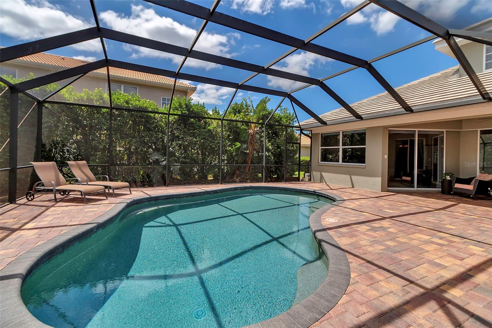 A4649005 Property Photo