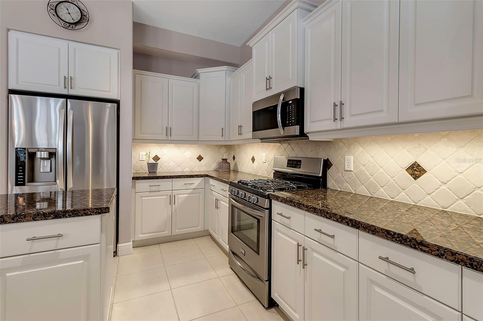A4649005 Property Photo