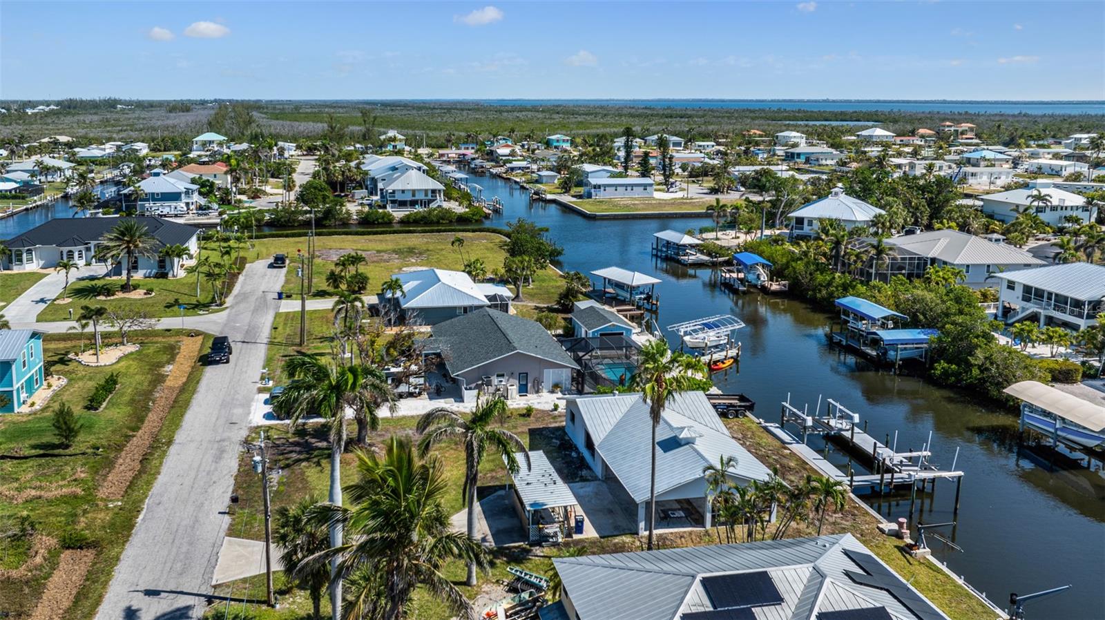 2560 BAYBREEZE ST, ST JAMES CITY, FL, 33956