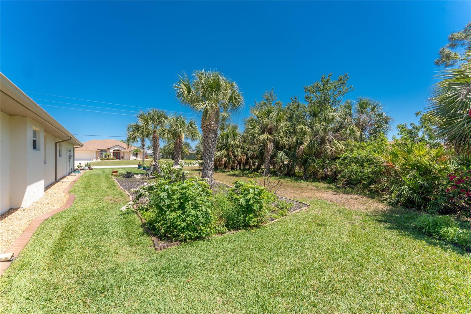 810 ROTONDA CIR, ROTONDA WEST, FL, 33947
