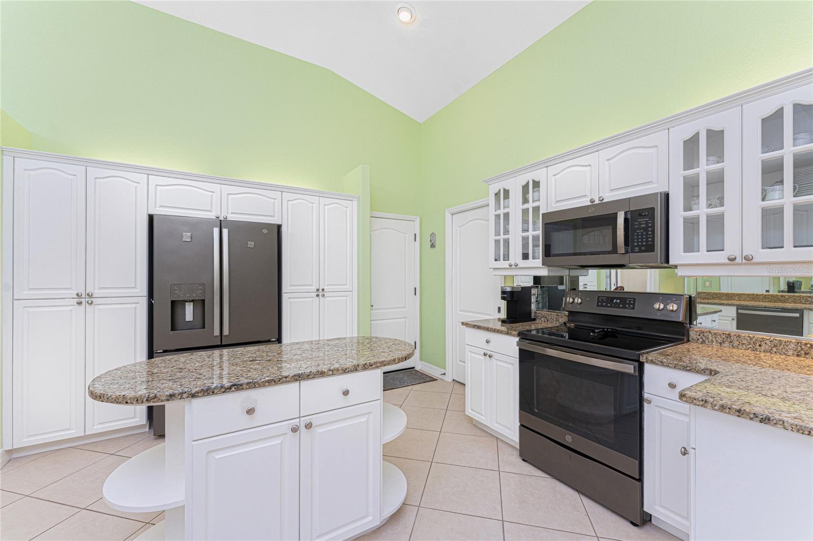 810 ROTONDA CIR, ROTONDA WEST, FL, 33947