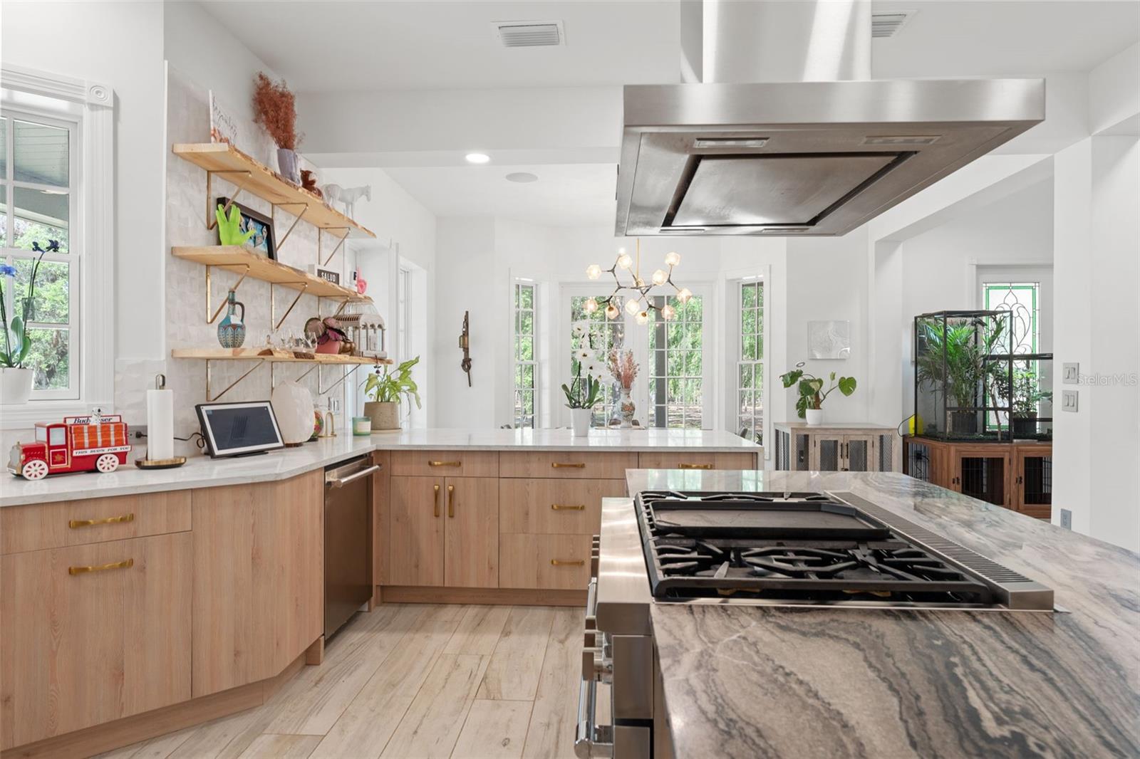 W7874617 Property Photo