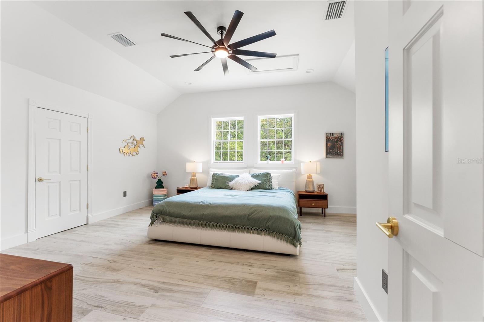 W7874617 Property Photo