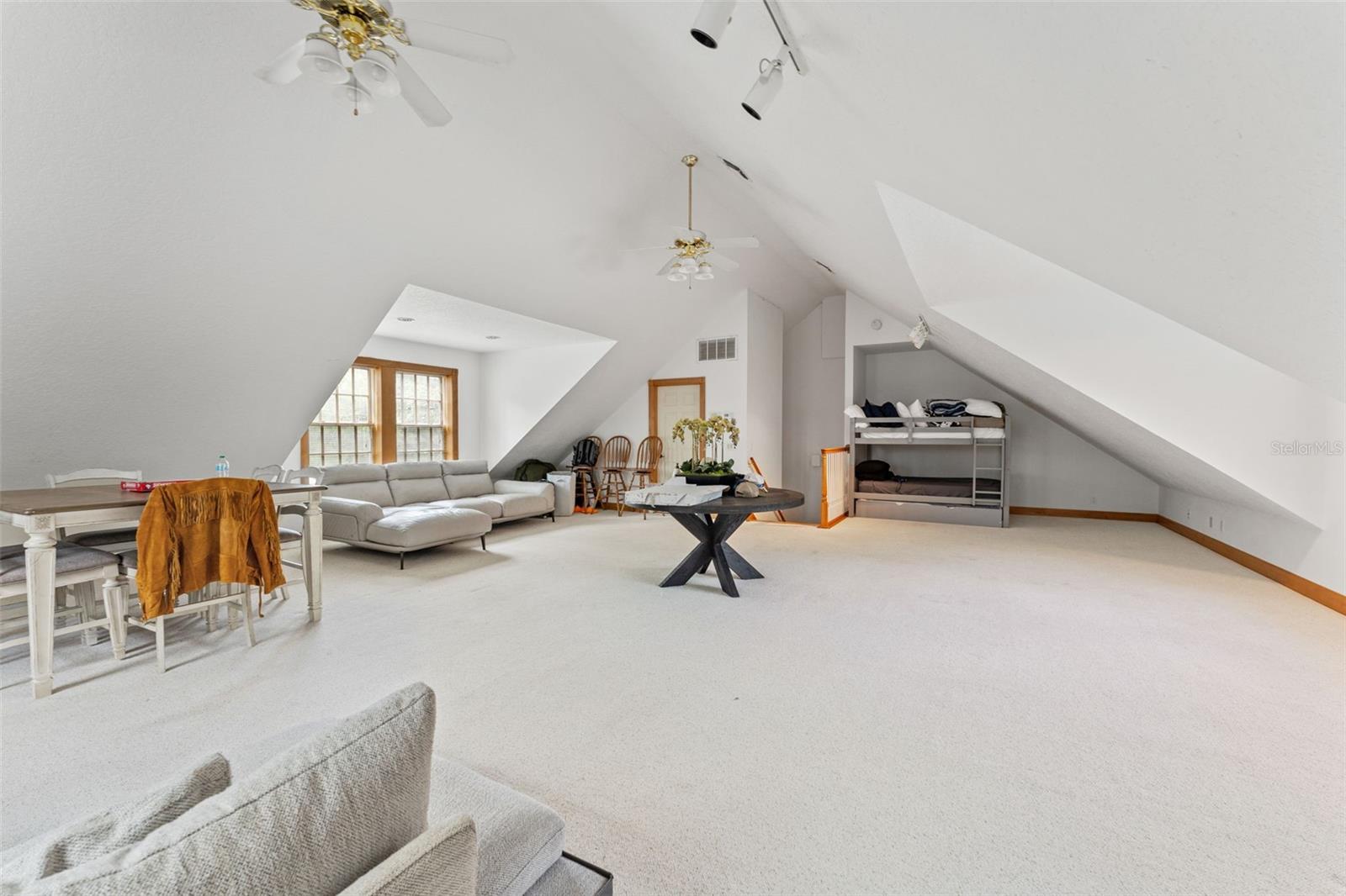 W7874617 Property Photo