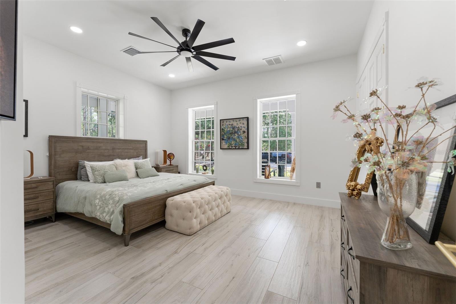 W7874617 Property Photo