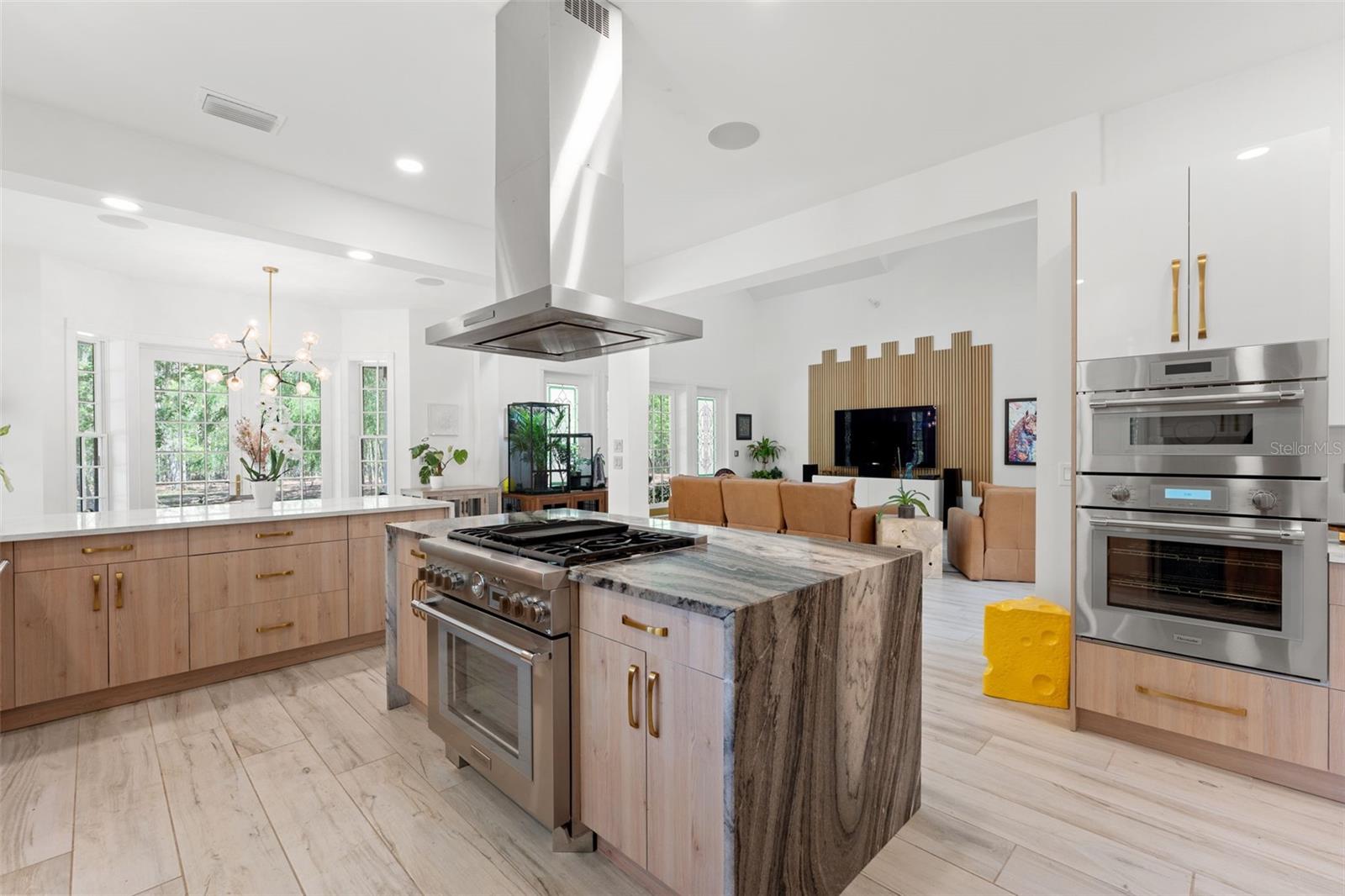 W7874617 Property Photo