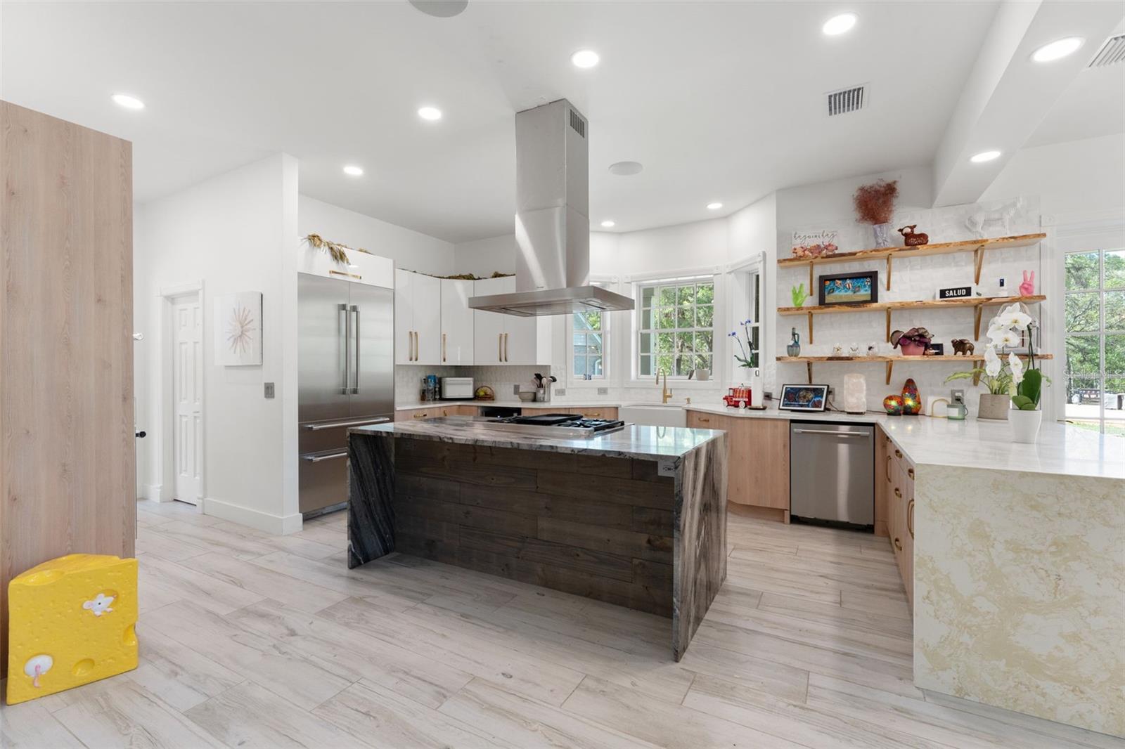 W7874617 Property Photo